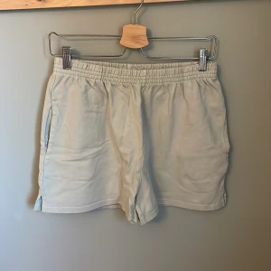 Mjukisshorts - Ljusgröna mjukisshorts från Brandy Melville. Endast använda ett fåtal gånger därför i mycket bra skick☺️