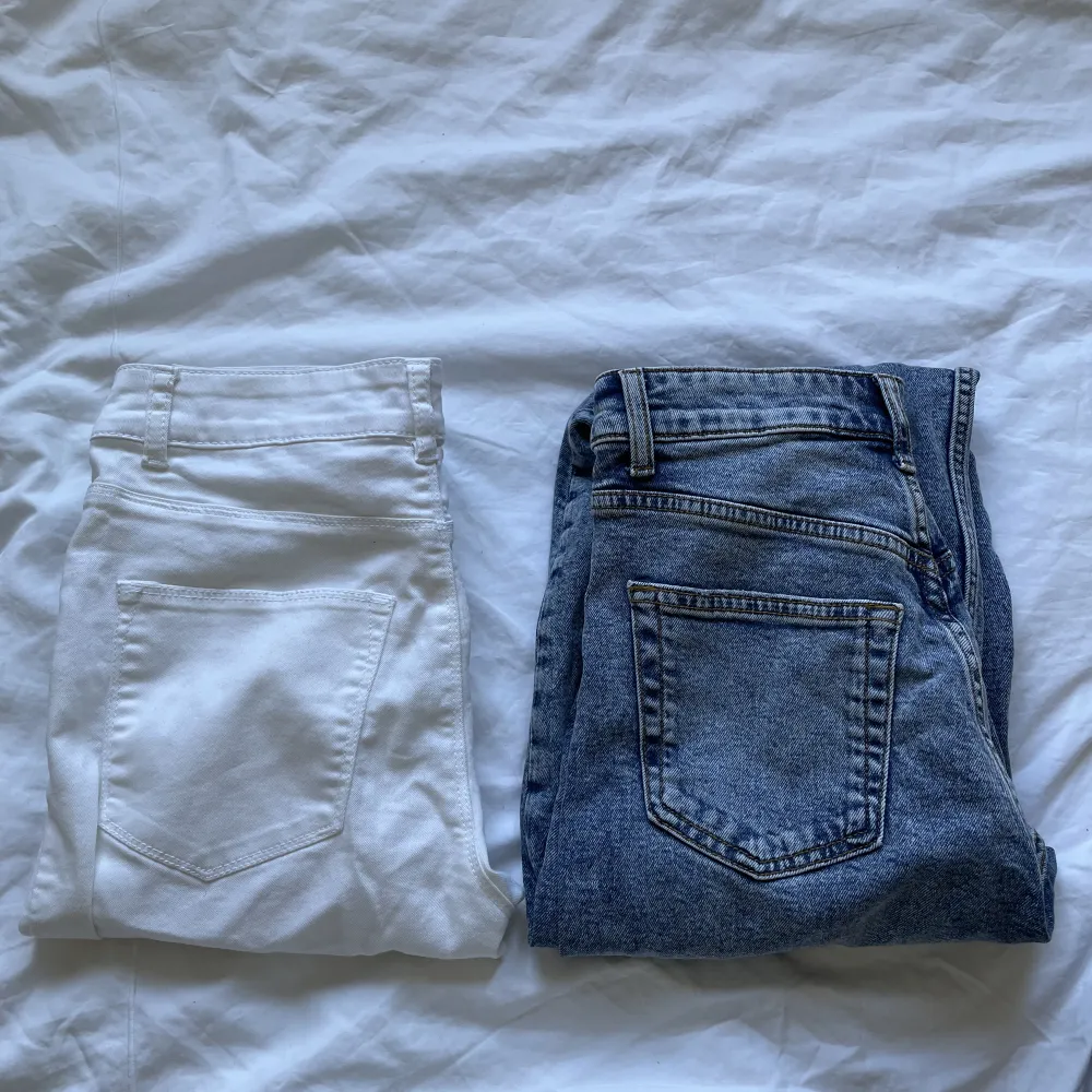Mycket fint skick. Den vita tight i den blåa boyfriend modell. Jeans & Byxor.