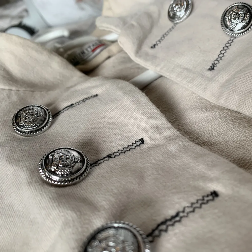 Beige blouse made in Italy with  cute buttons accessories . Tröjor & Koftor.
