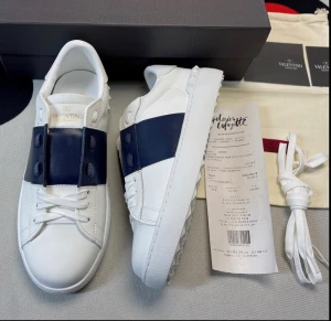 Valentino skor - 37-45 Kvitto och alla tillbehör kommer med