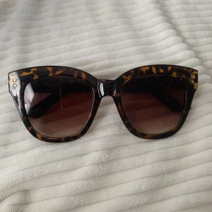 Solglasögon  - Nya solglasögon passar alla outfits. 