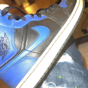 Jordan 1 high - Säljer mina Jordan 1 high pågrund utav att dom inte kommer till användning, dom e lite använda men i fint skick så säljer dom för 1500