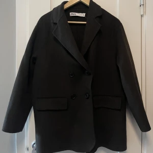 Jacka/kappa - Oanvänd kappa från zara, perfekt till våren