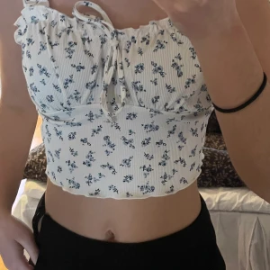 Linne - Jag säljer superGulligt linne! Stolek s. Använt 1 gång! 