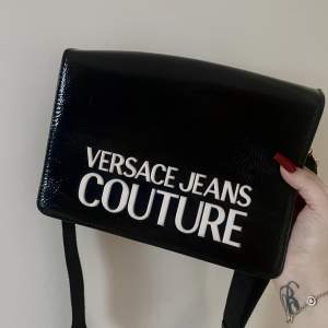 Väska med axelband från Versace. Äkta. 