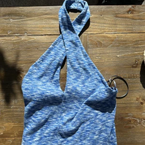 Blå topp - Superfin blå topp man kan använda på flera sätt🌥️