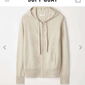 SOFTGOAT ZIP HOODIE  - Super snygg och populär soft goat zip up hoddie!!! Storlek M. Den är i helt nyskick! Pris kan diskuteras vid skabb affär! Paket finns kvar! Skriv till mig vid intresse!!!💥💥