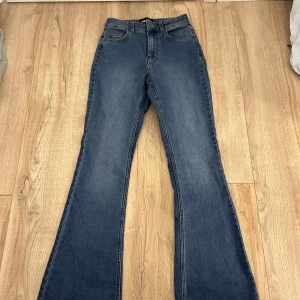 bootcut jeans  - Säljer dessa jätte fina bootcut jeansen aldrig använda och dom är ifrån nelly 💙