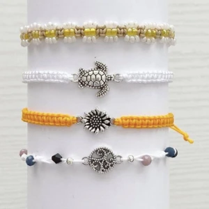 Makramé Armband - Solros🌻( styck pris) - Makramé Armband ~( styck pris) Handgjord av oss Finns i flera andra färger  Går att designa ett eget smycke  Köp sker via DM  