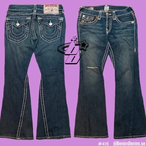 true religion jeans - bootcut trueys i modell joey super t😈ytterben 100cm😈innerben 74cm😈midja rakt över 40cm