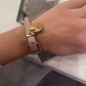 Armband från Liebeskind  Rosa med guld detaljer 