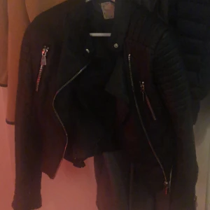 Skin jacka - Fin skinnjacka säljer pga av att den inte används, fint skick stl 36💓