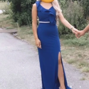 Festklänning  - Blå festklänning 