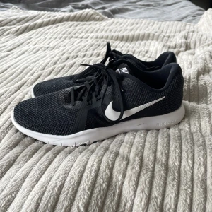 Skor - Tränings/joggingskor. Helt nya!