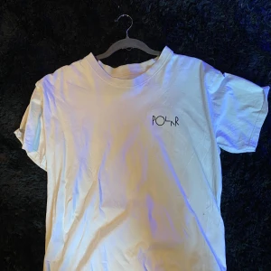 Polar skate tshirt - Snygg polar skate tisha med en liten svart fläck kolla bild 2