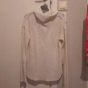 its a sweater, its in good condition, its barely even used.