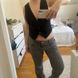 Väst - Kostymväst, köpt second hand. Superbra skick säljer för den är lite för stor och kommer inte till användning 🤗🤗 