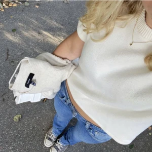 hm tröja - jag säljer min tröja som jag köpte i hm i oktober använt 1 gång o aldrig mer för tog en alldeles för liten stolek.