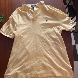 Polo/ralph lorens skolan  - Rätt så stor men skitsnyggt med low waist eller momjeins 