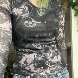 y2k topp - en långärmad mesh topp💗lite y2k stil på det hela