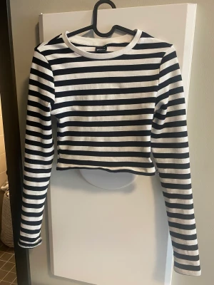 Långärmad tröja  - Storlek S från Gina tricot, endast använd en gång