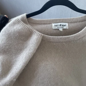 Soft goat tröja - Soft goat tröja i nyskick! 100% Kashmir och öppen rygg❤️ Storlek L, mer som en M