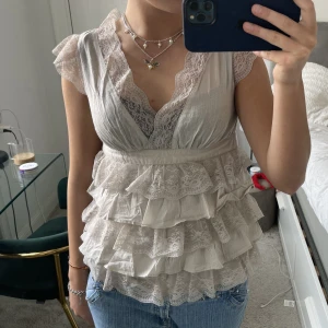 Blus!  - Så snygg blus med volanger och spets❤️❤️❤️