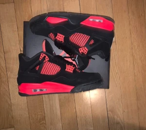 Jordan 4 Red Thunder  - Jordan 4 Red Thunder storlek EU40/US7 köpt från goat 