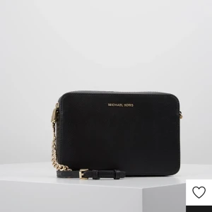Säljer - Säljer min äkta Michel kors väska som jag inte använder längre (har inget kvitto eller påse osv då den är väldigt gammal men varsamt använd därav priset)