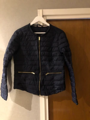 Vår jacka stl s/m - Snygg tunnare vår jacka även skön på kalla sommar kvällar 