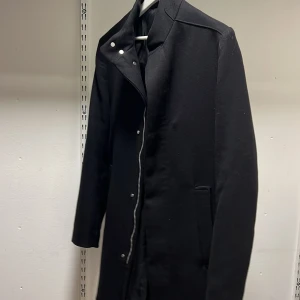 Overcoat  - nypris: 900KR