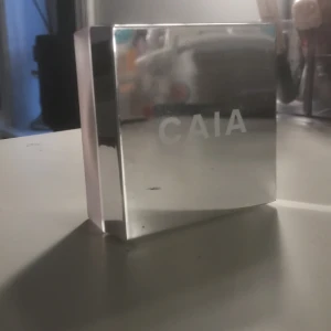 Puder  - Caia i fint skick säljer för att har inte kommit i användning  