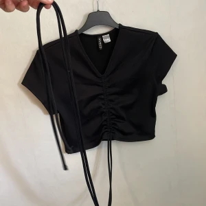 T-shirt - Liten i storlek så passar mer en xs/s