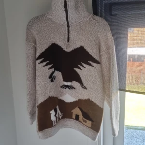 Snygg pollostivkad tröja! (Oandvänd) - Pollostovkadtröja mysig härlig och varm perfekt till alla årstider på ex. En sommarkväll/vår kväll när det är lite svalare. Köp NU de senaste 5 dagar för att få halva priset på frakten💗