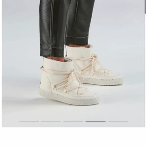 Inuikiis  - Intressekoll på mina vita bananatex inukkis. I stl 40, slutsålda på hemsidan. Använda en säsong, syns de använts men är i fräscht skick. Skriv privat för egna bilder Kan tänka mig gå ner i pris vid snabb affär