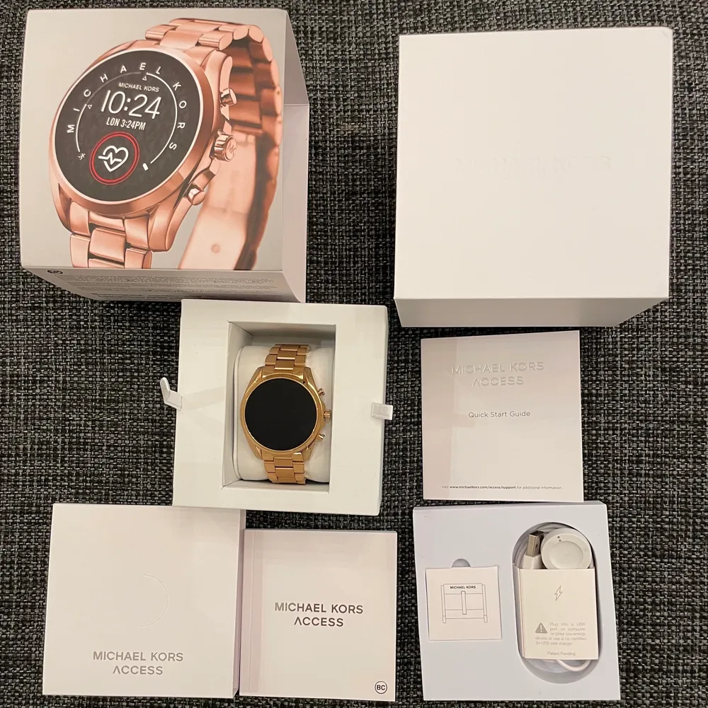 Hej, säljer nu min Michael Kors Access smart watch i roseguld. Den är använd Max 10 gånger. Säljs pga ingen användning av den. Köptes på Michaelkors.eu för 3600kr. Allt tillkommer och är i nyskick. Vid frågor skicka pm. Finns att hämta i Malmö eller skick. Övrigt.