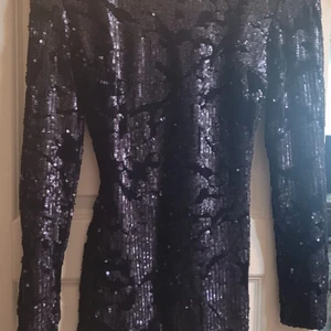 festklänning - nyskick, oanvänd.