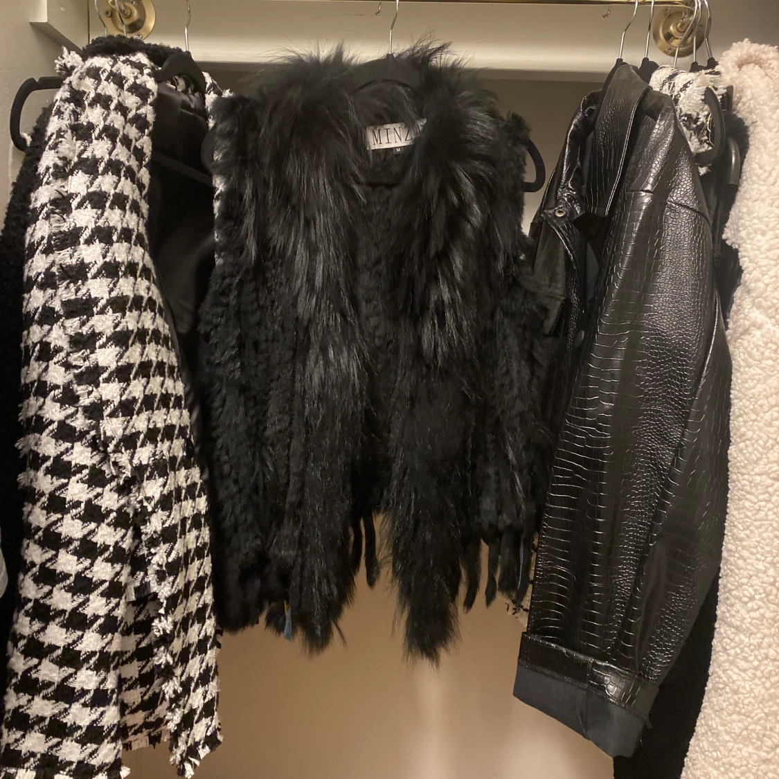 Säljer denna pälsväst, äkta päls .