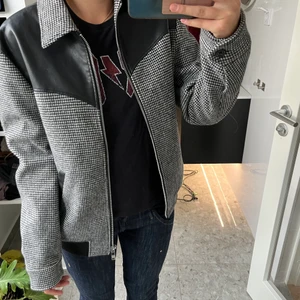 Jacka Zara - Fin jacka storlek medium från zara! Köparen står för frakt 