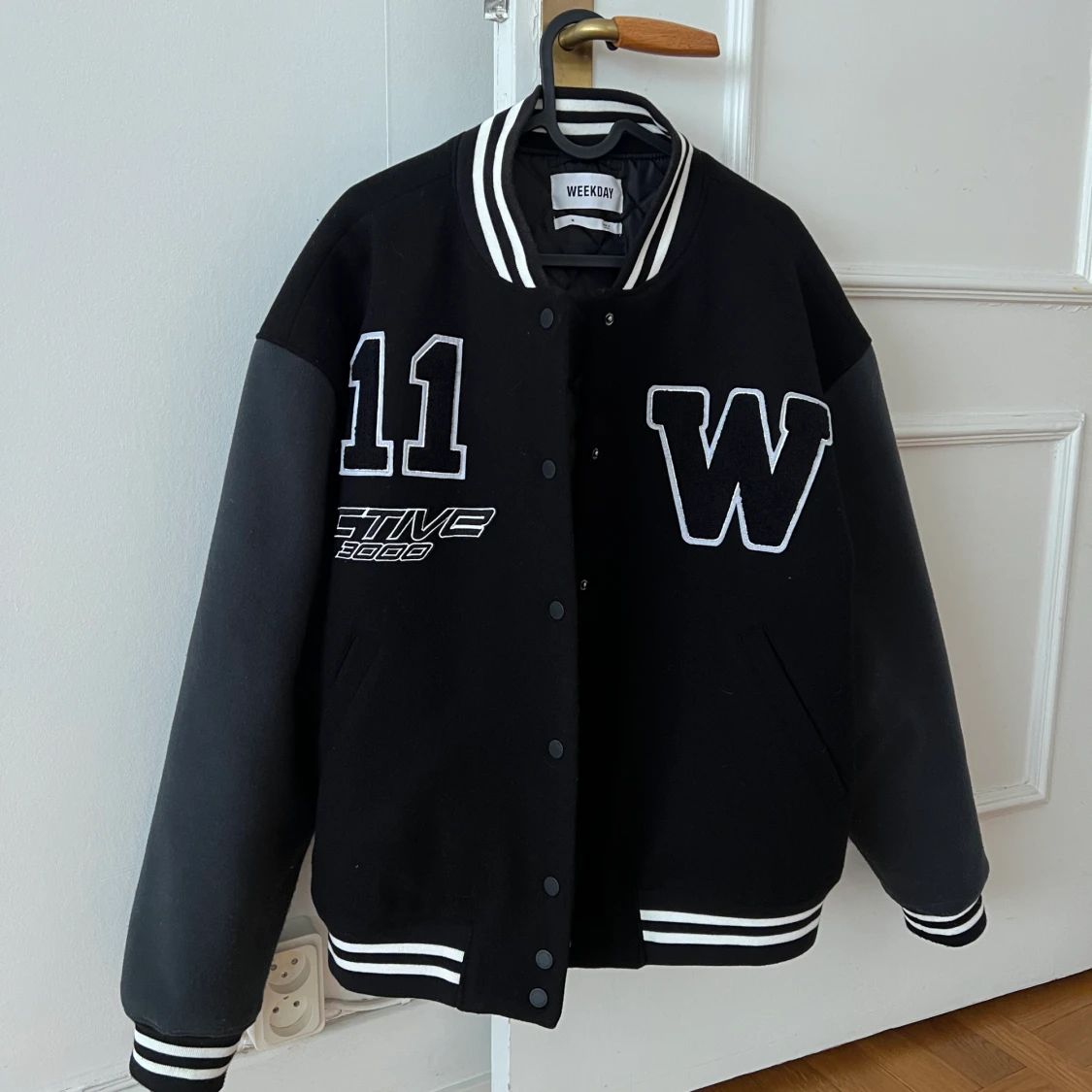 Collegejacka från Weekday