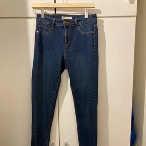Mörkblå jeans från Cubus  - Fina blåa jeans från Cubus i storlek s. Stretch material och knappt använda. 