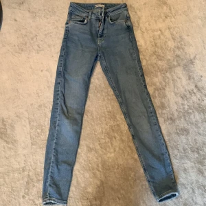 Jeans - Ett par blåa skinny jeans ifrån Gina tricot!💙💖