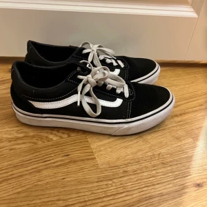 Vans skor storlek 38 - Använt några få gånger, bra skick Original pris 660kr