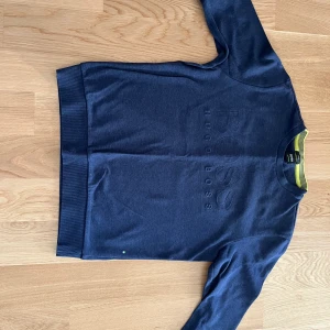 Hugo boss sweatshirt  - Sparsamt använd Hugo Boss sweatshirt i bra skick