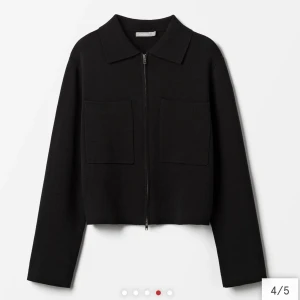 Jacka/ kofta Åhléns  - Säljer denna så fina och populära kofta från Åhléns! Den är helt slutsåld på hemsidan😍Skriv vid frågor och intresse!