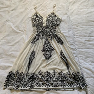 Strandklänning - Jättefin strandklänning. Passar på typ alla storlekar