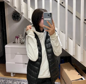 Armani EA7 - Nypris 1200kr Jätte enkel Armani väst Svart, guld text  Skön och bekväm!