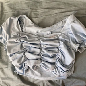 Tröja  - Säljer denna typ tröja as fin på lite ribbad.