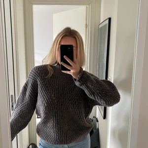 Stickad tröja - En superfin grå/brun tröja ifrån Cubus. Använd 2 gånger 