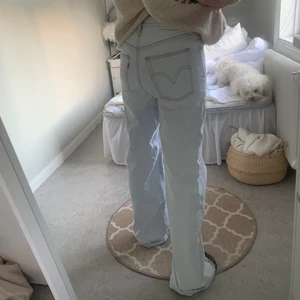 Vida jeans från levis - Säljer dessa jättesnygga jeans från Levis som är straight! Köpta i usa och så snygg färg. Strl 28/32